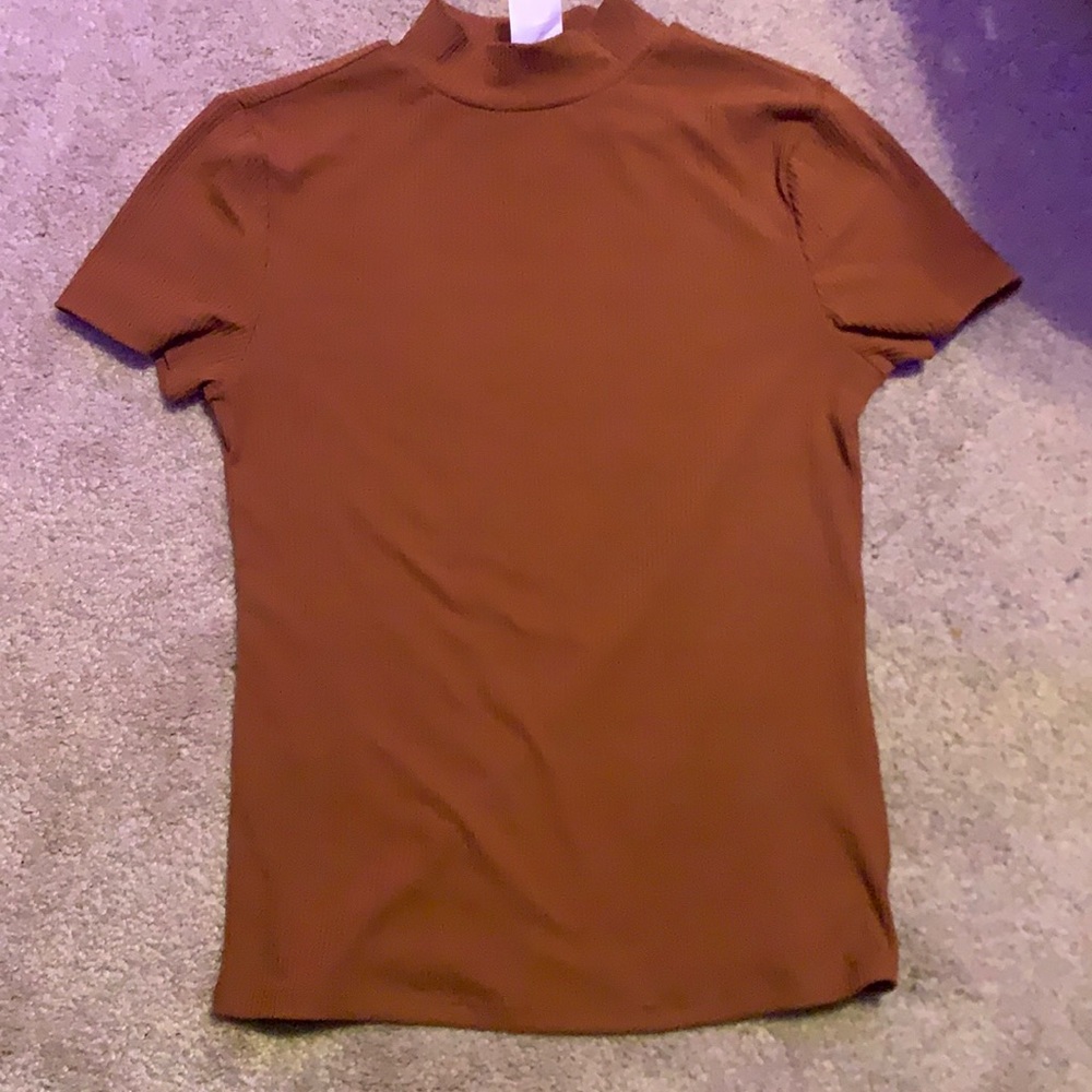 brown/orange mock neck short sleeve